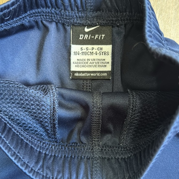 Nike Little Boys' Big Swoosh Performance Shorts (5, Navy) - Picture 2 of 3